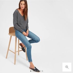 Everlane Cashmere Crop V-Neck
